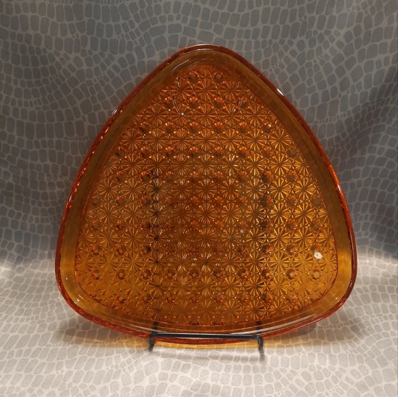 Vintage Triangle Amber Anchor Hocking Daisy & Button Snack Plate Set - Picture 3 of 8